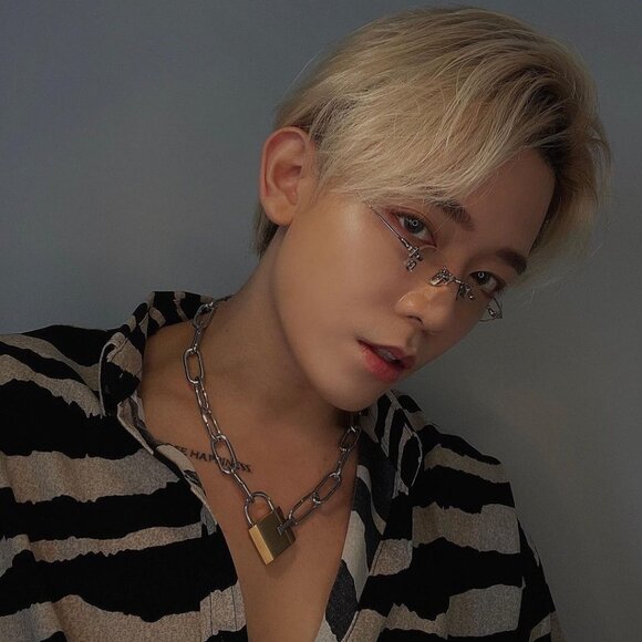 Vitaly Trespass necklace seen on Katy Perry - Picture 6 of 11